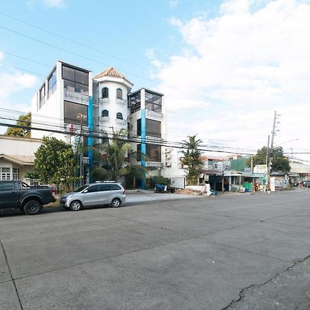 Reddoorz Plus @ Aguirre Ave Bf Homes Las Pinas Exterior photo