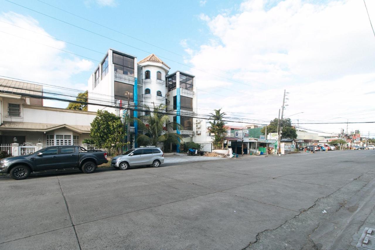 Reddoorz Plus @ Aguirre Ave Bf Homes Las Pinas Exterior photo